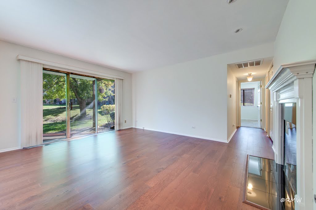 1251 Williamsburg Drive, Unit D1 Schaumburg, IL 60193 - Photo 5 of 26 a view of a room with wooden floor and garden