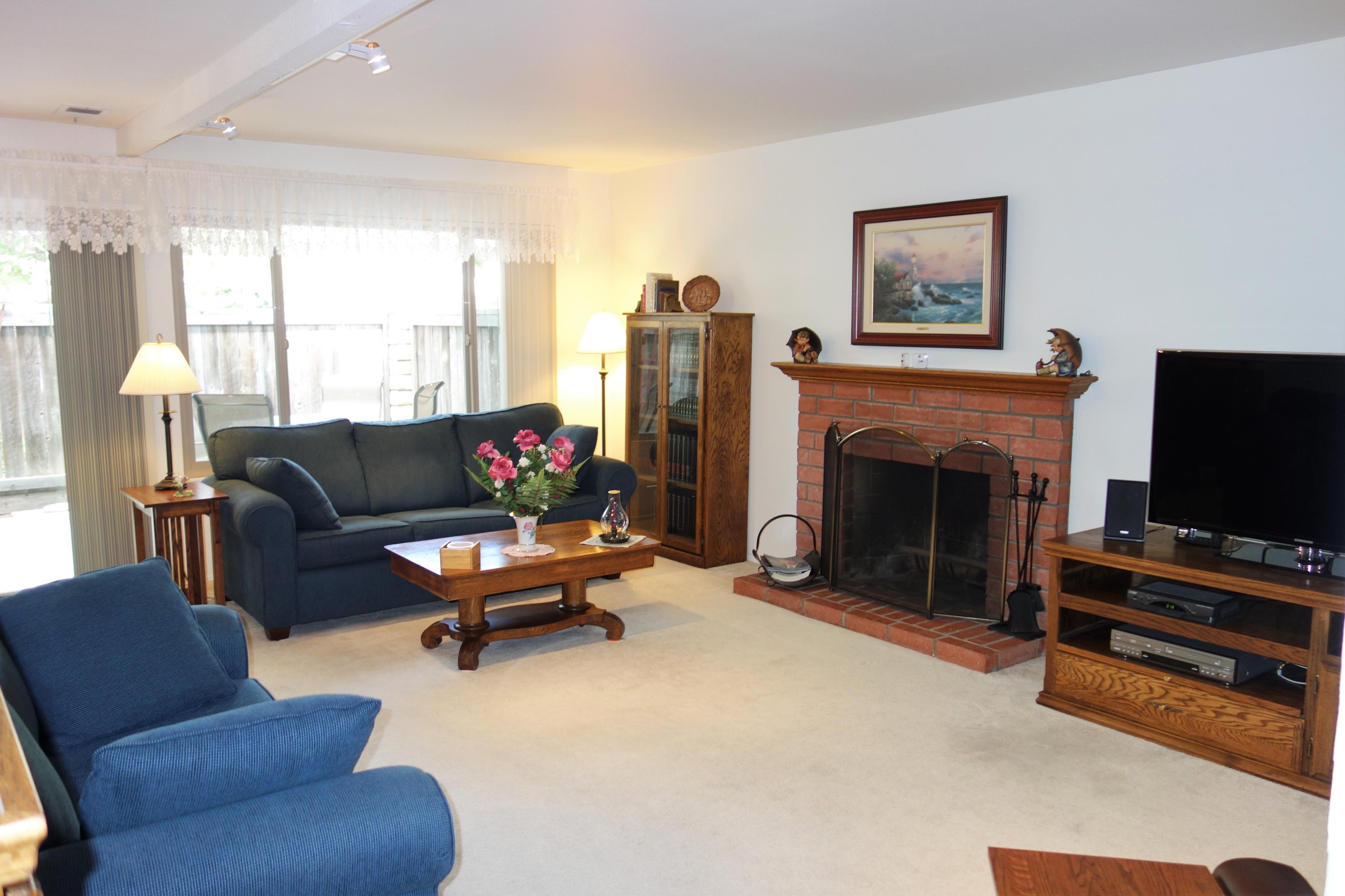 65 North San Marcos Road, Unit B Santa Barbara, CA 93111 - Photo 4 of 22 Living Room 2