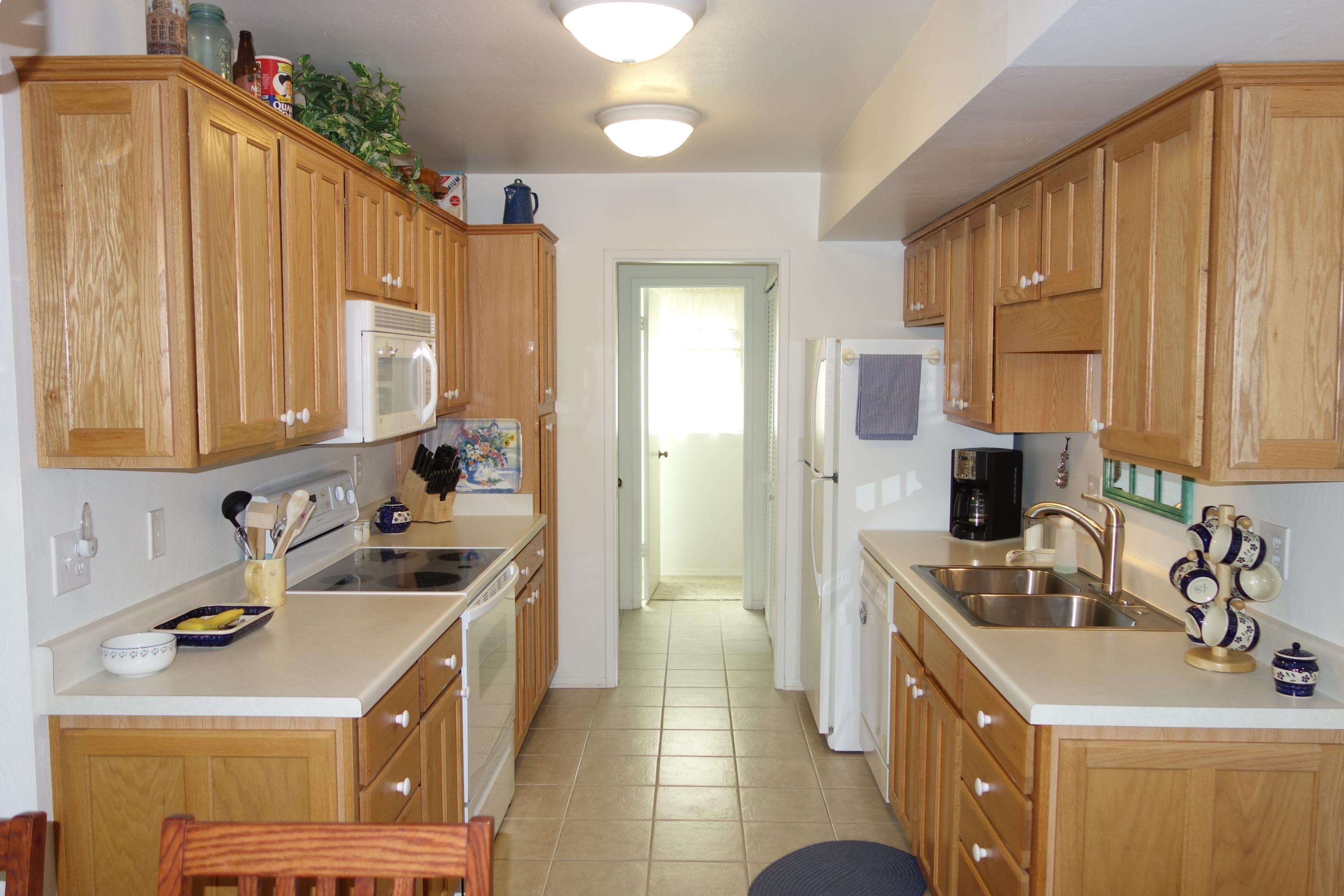 65 North San Marcos Road, Unit B Santa Barbara, CA 93111 - Photo 6 of 22 Kitchen