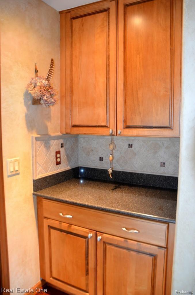 8032 Woodview Road Clarkston, MI 48348 - Photo 22 of 54 KITCHEN