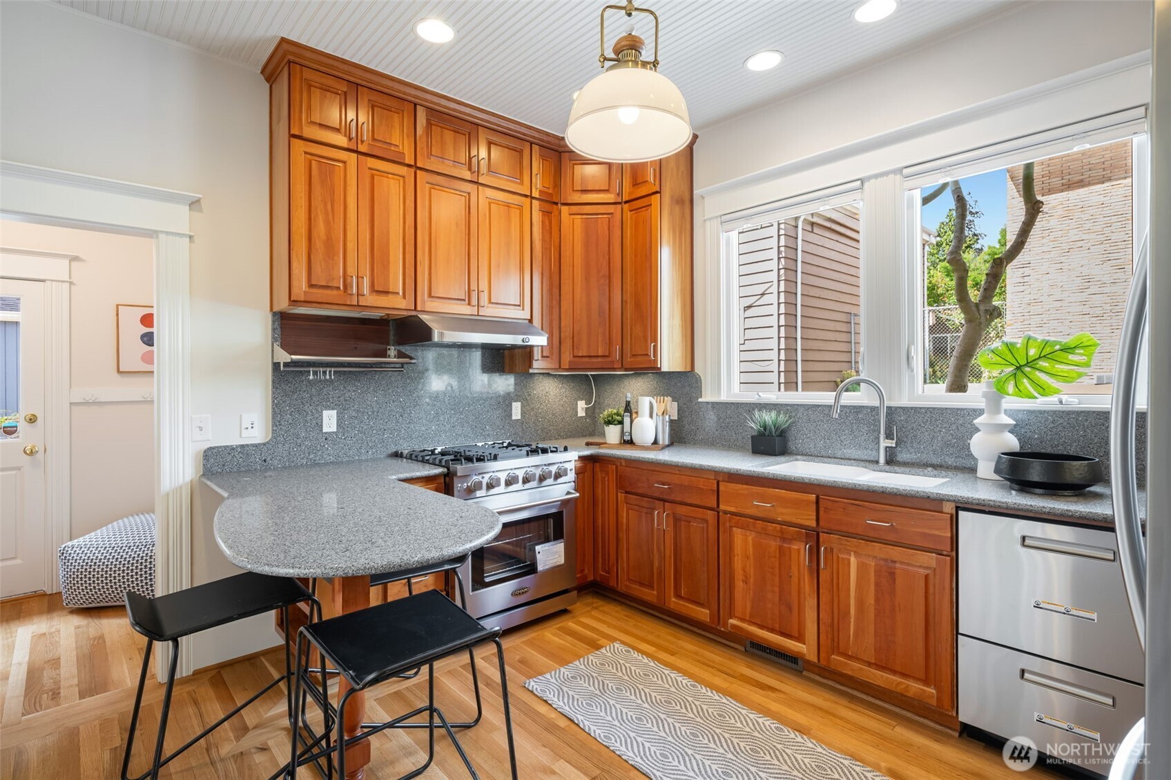 1715 East Mercer Street Seattle, WA 98112 - Photo 9 of 21