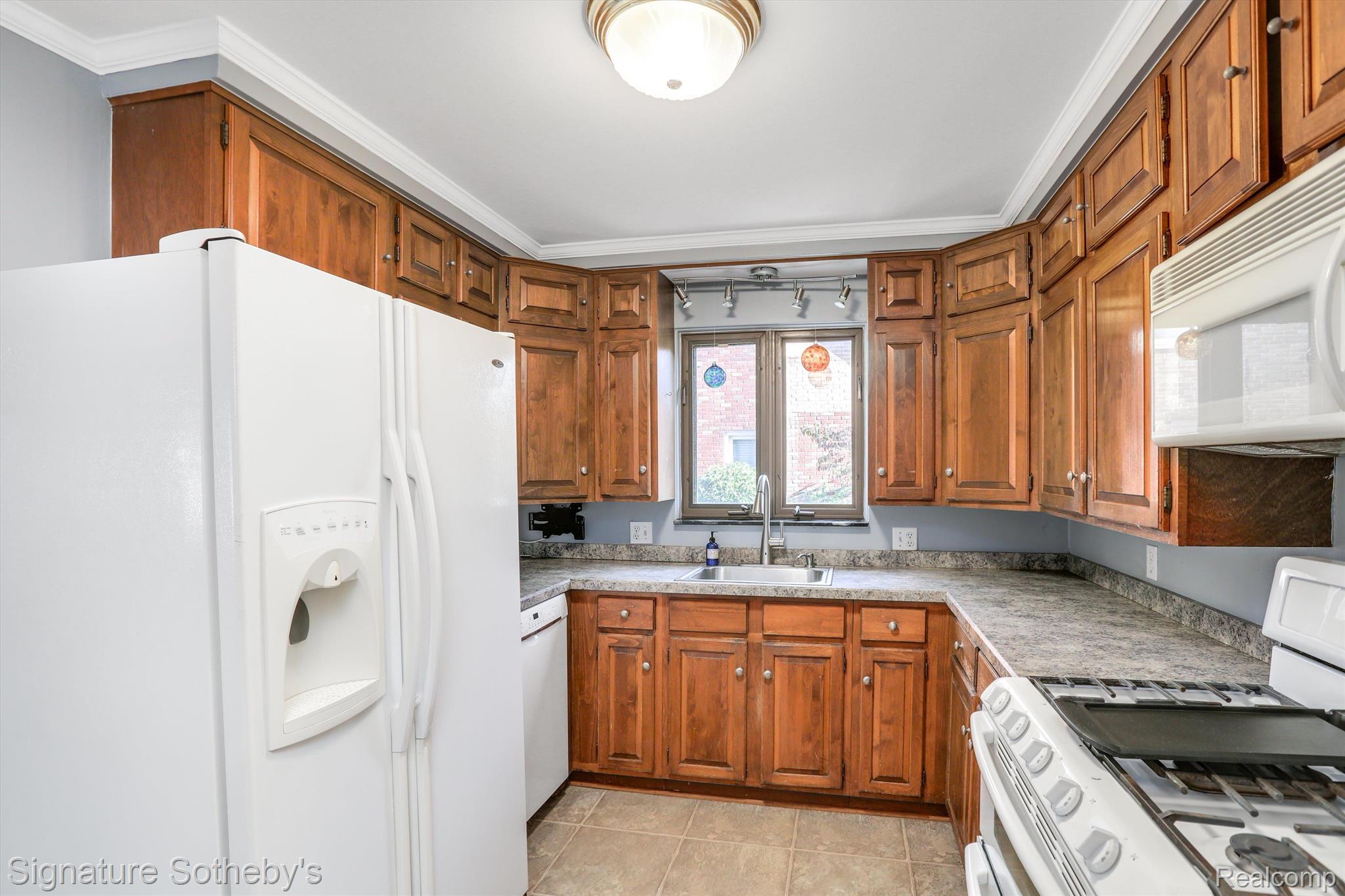 408 Roland Court Grosse Pointe, MI 48236 - Photo 9 of 29 Gallery Image 9