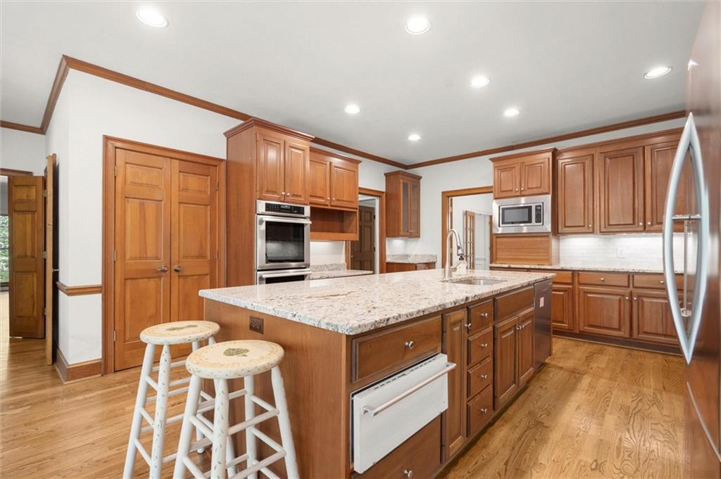 9335 Huntcliff Trace Atlanta, GA 30350 - Photo 26 of 113