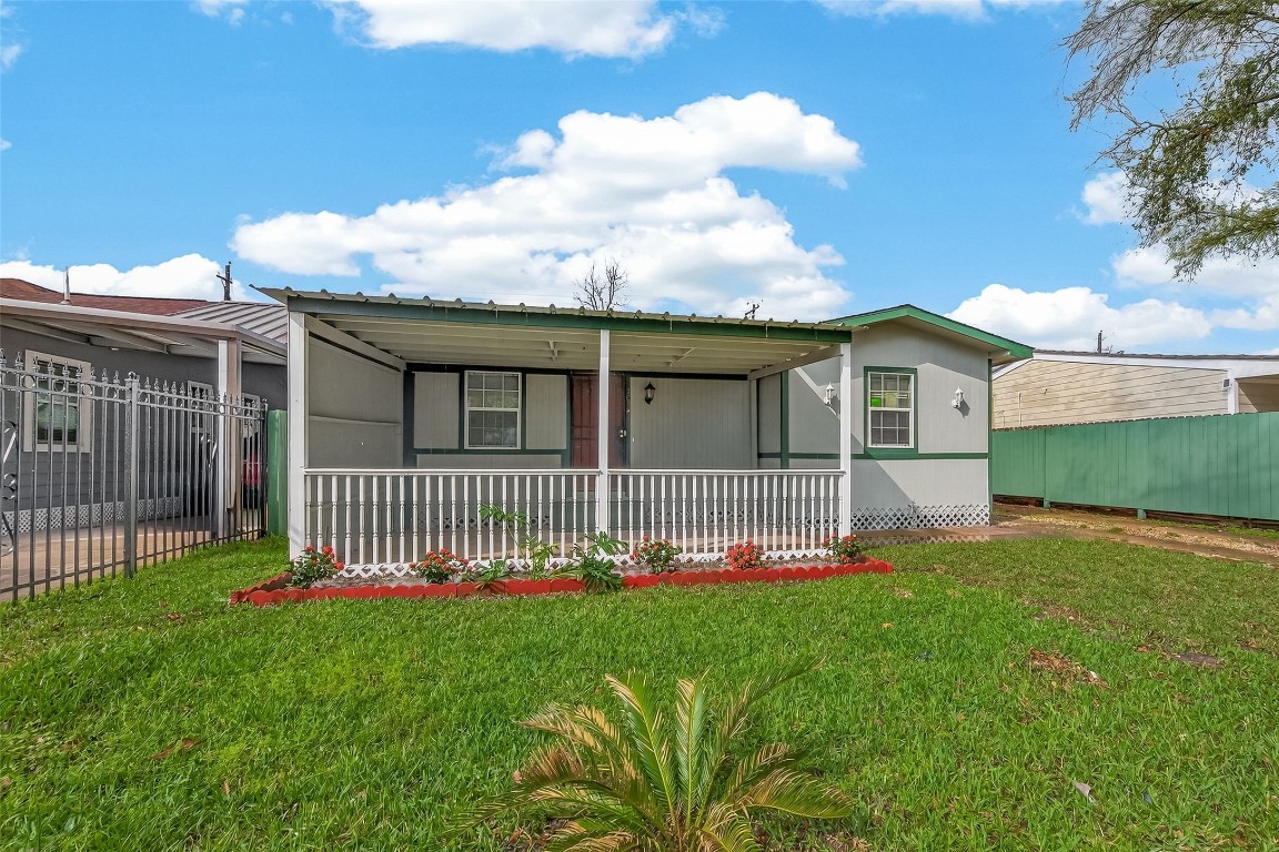 10141 Chadwick Street Houston, TX 77029 - Photo 22 of 25 a front view of a house with a garden and yard