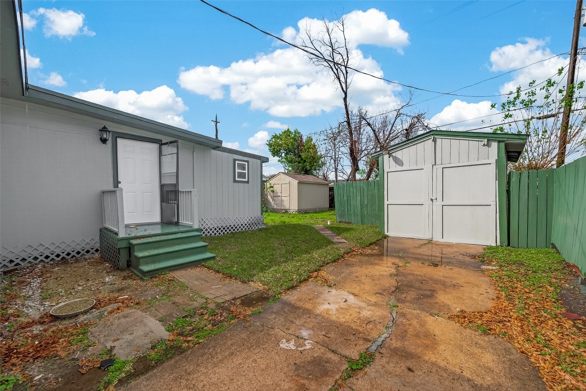 10141 Chadwick Street Houston, TX 77029 - Photo 23 of 25 a house view with a backyard space