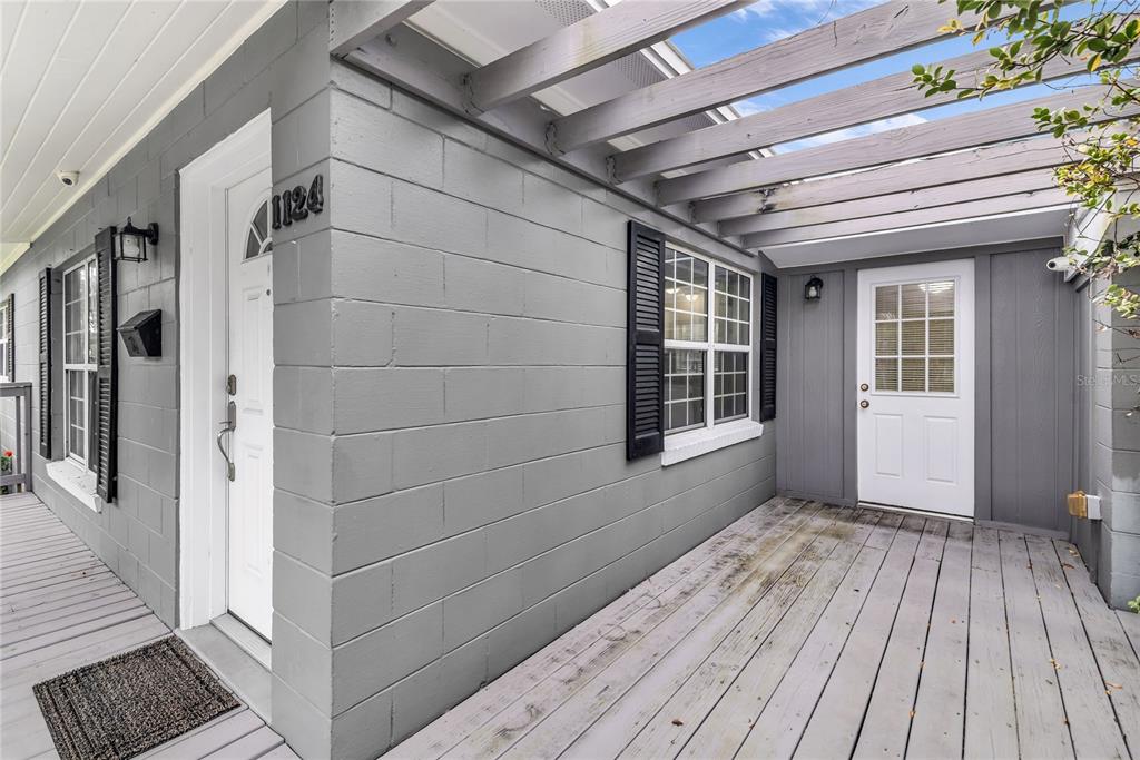 1124 Edgewater Court Orlando, FL 32804 - Photo 3 of 22 a view of outdoor space