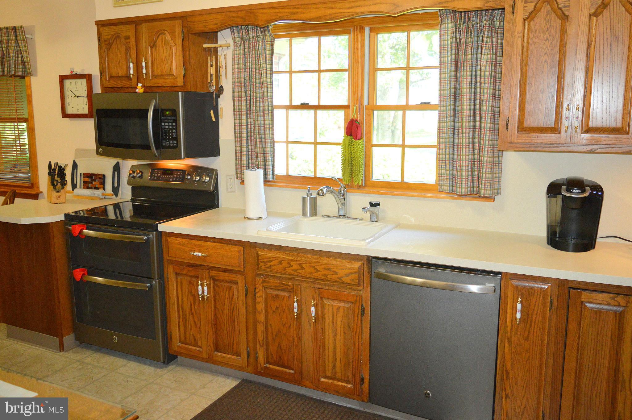 1611 South Rolling Road Baltimore, MD 21227 - Photo 11 of 30 NEW CORIAN COUNTERS