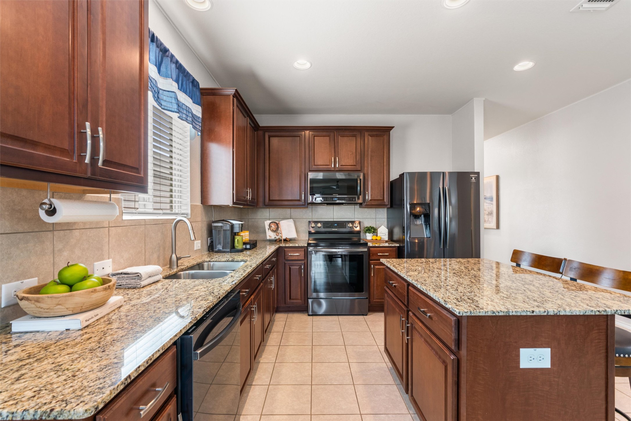 417 Ibis Falls Loop Jarrell, TX 76537 - Photo 8 of 38 Gallery Image 8