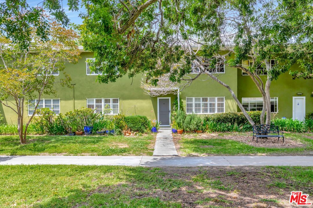 5372 Village Green Los Angeles, CA 90016 - Photo 1 of 35