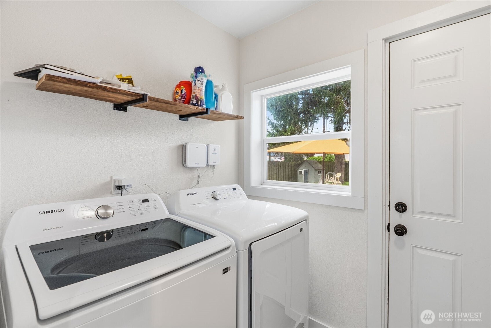 2828 Fir Street Longview, WA 98632 - Photo 15 of 18 a utility room with dryer and washer
