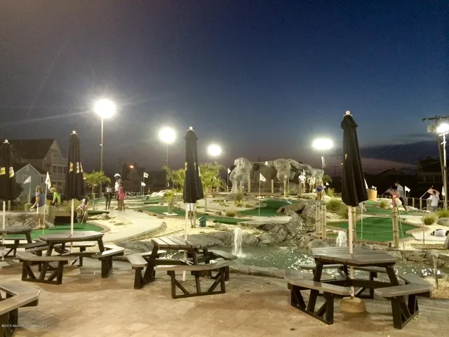 a view of a water fountain in the city