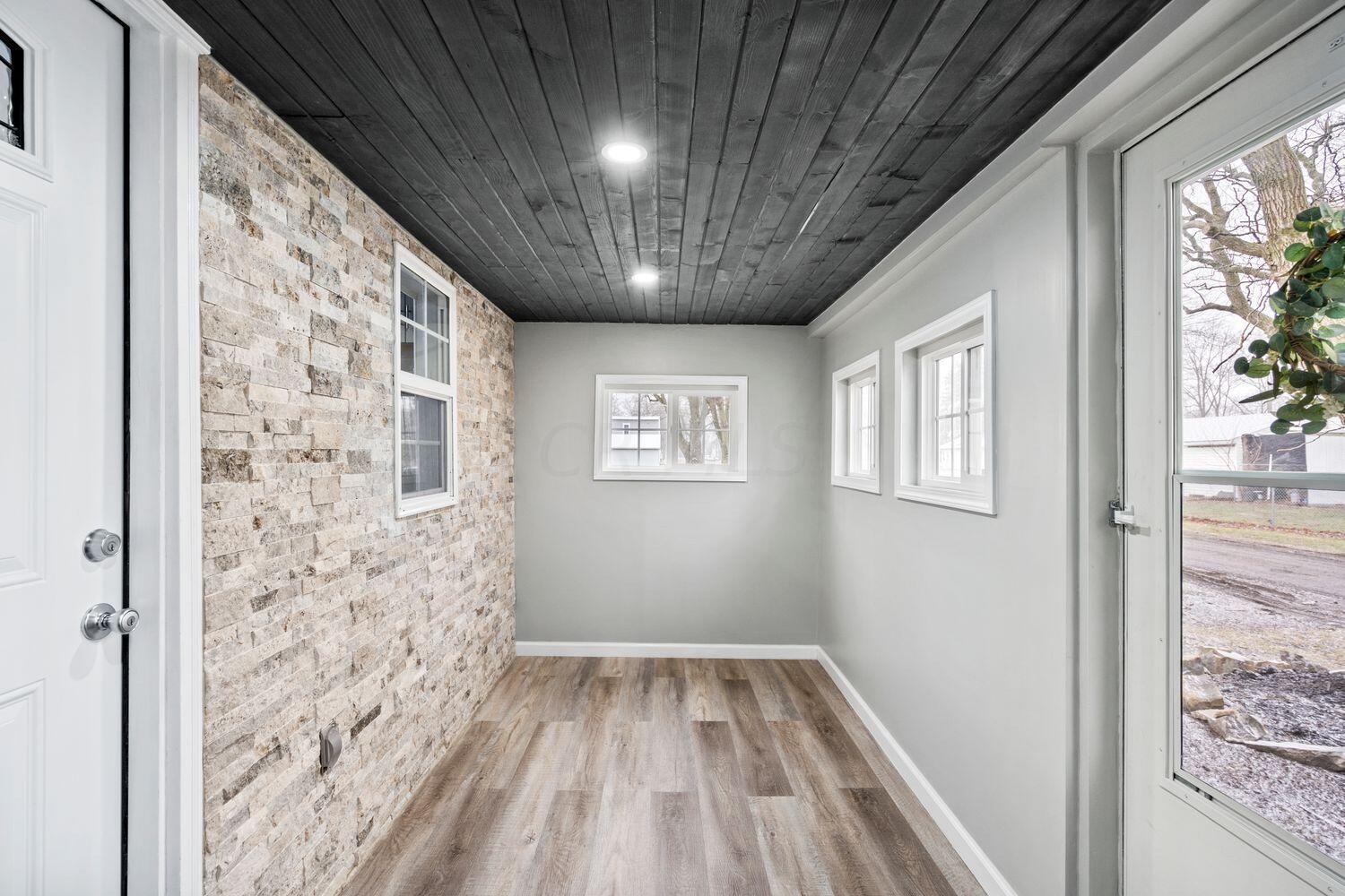 244 North Swain Avenue La Rue, OH 43332 - Photo 4 of 23 Three Seasons Room