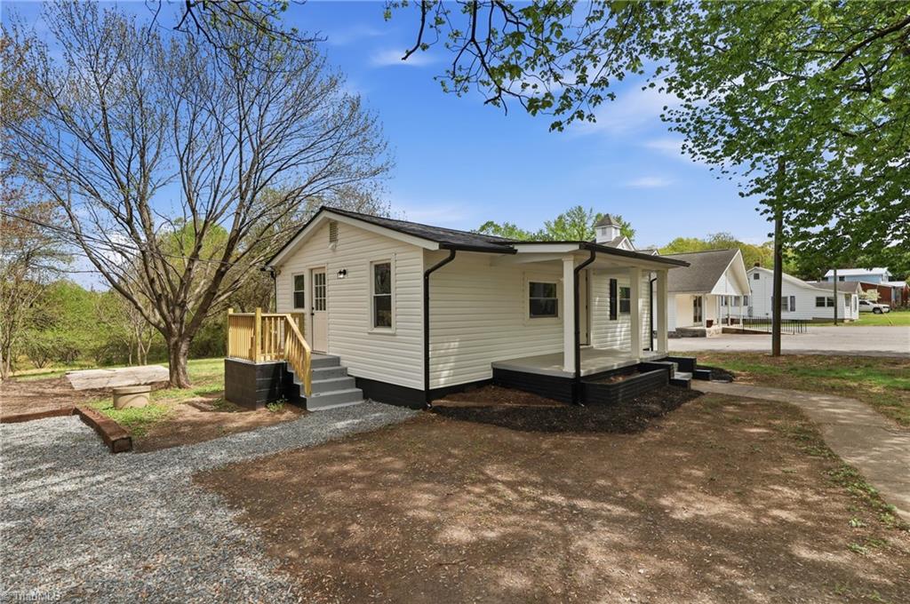 605 Mangum Road Reidsville, NC 27320 - Photo 2 of 26