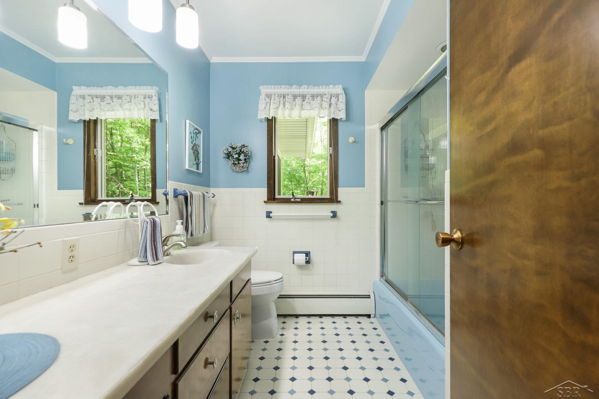 9527 Bender Road Frankenmuth, MI 48734 - Photo 26 of 58 50084181-25.JPG