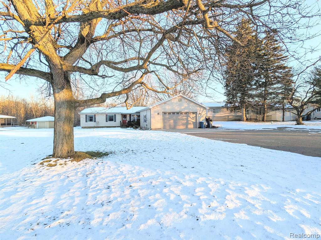 12207 Linden Road Linden, MI 48451 - Photo 2 of 54