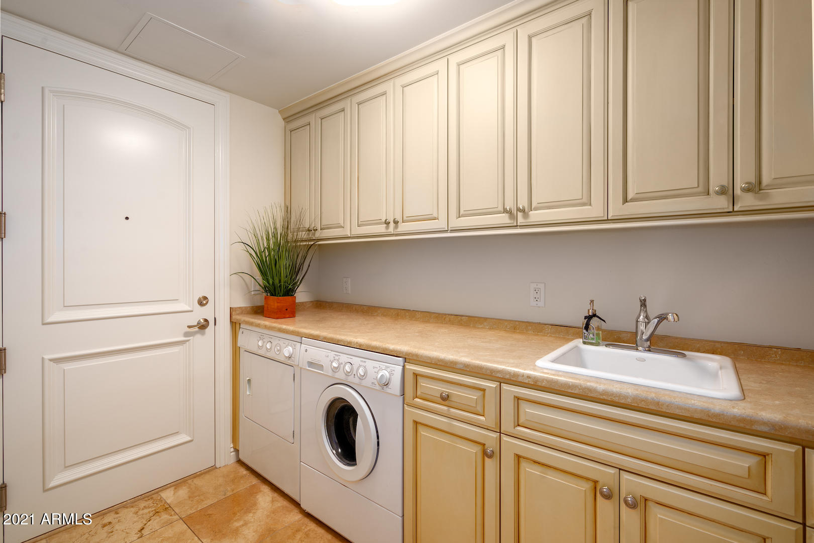7181 East Camelback Road, Unit 804 Scottsdale, AZ 85251 - Photo 32 of 69 laundry room