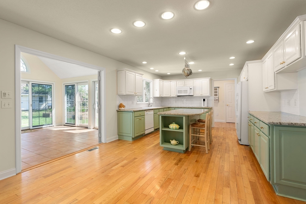 70 Salem Road Longmeadow, MA 01106 - Photo 12 of 41