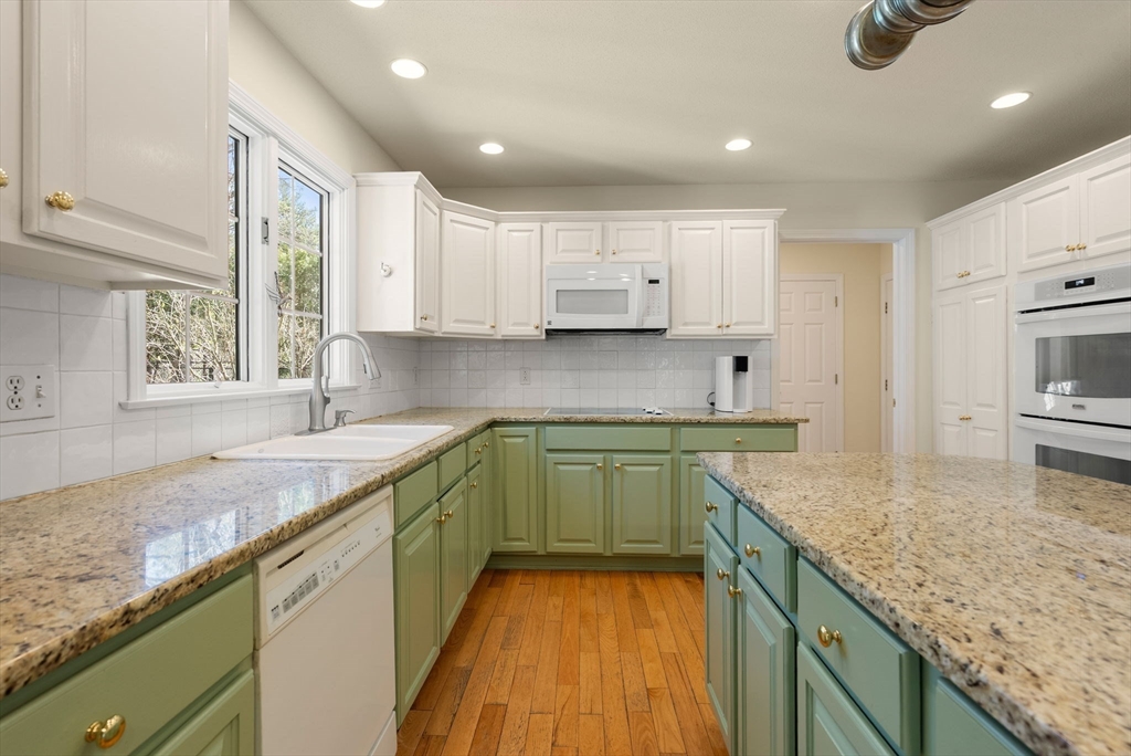 70 Salem Road Longmeadow, MA 01106 - Photo 14 of 41