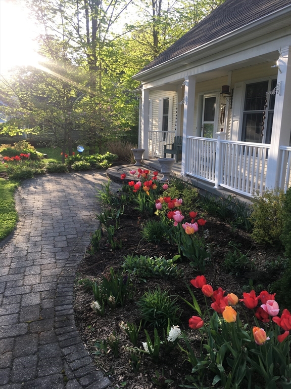 70 Salem Road Longmeadow, MA 01106 - Photo 3 of 41