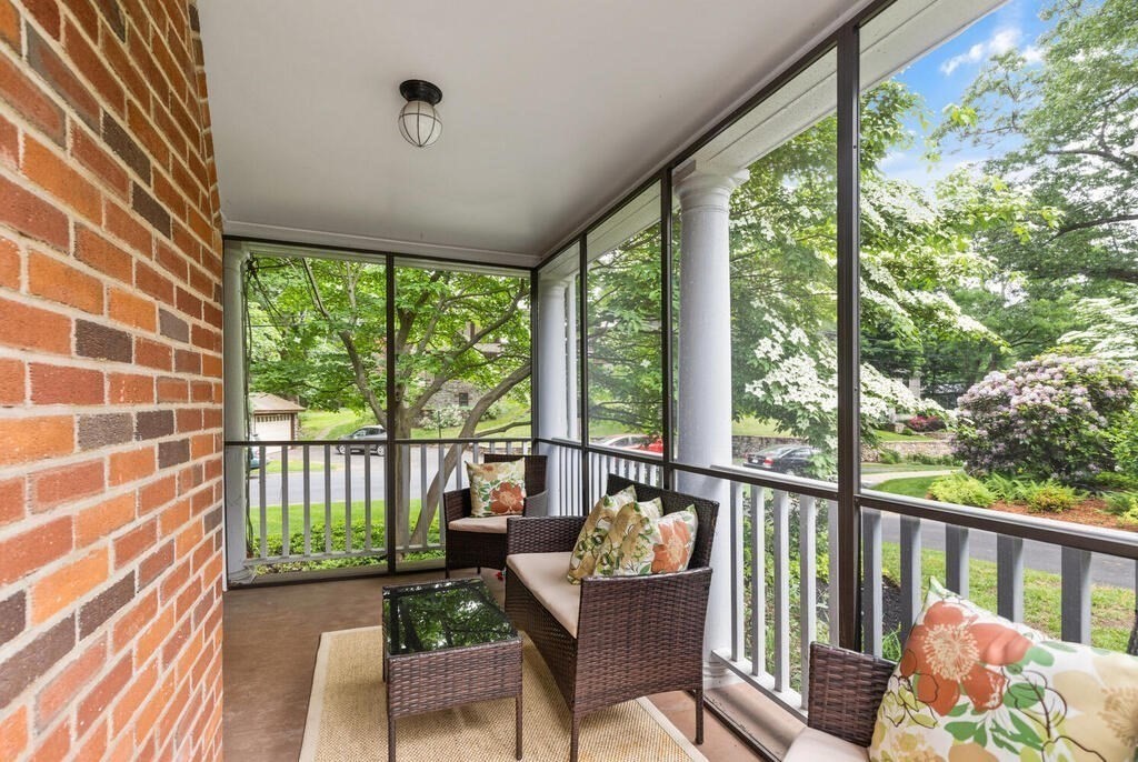40 Locust Avenue Lexington, MA 02421 - Photo 6 of 42 Gallery Image 6