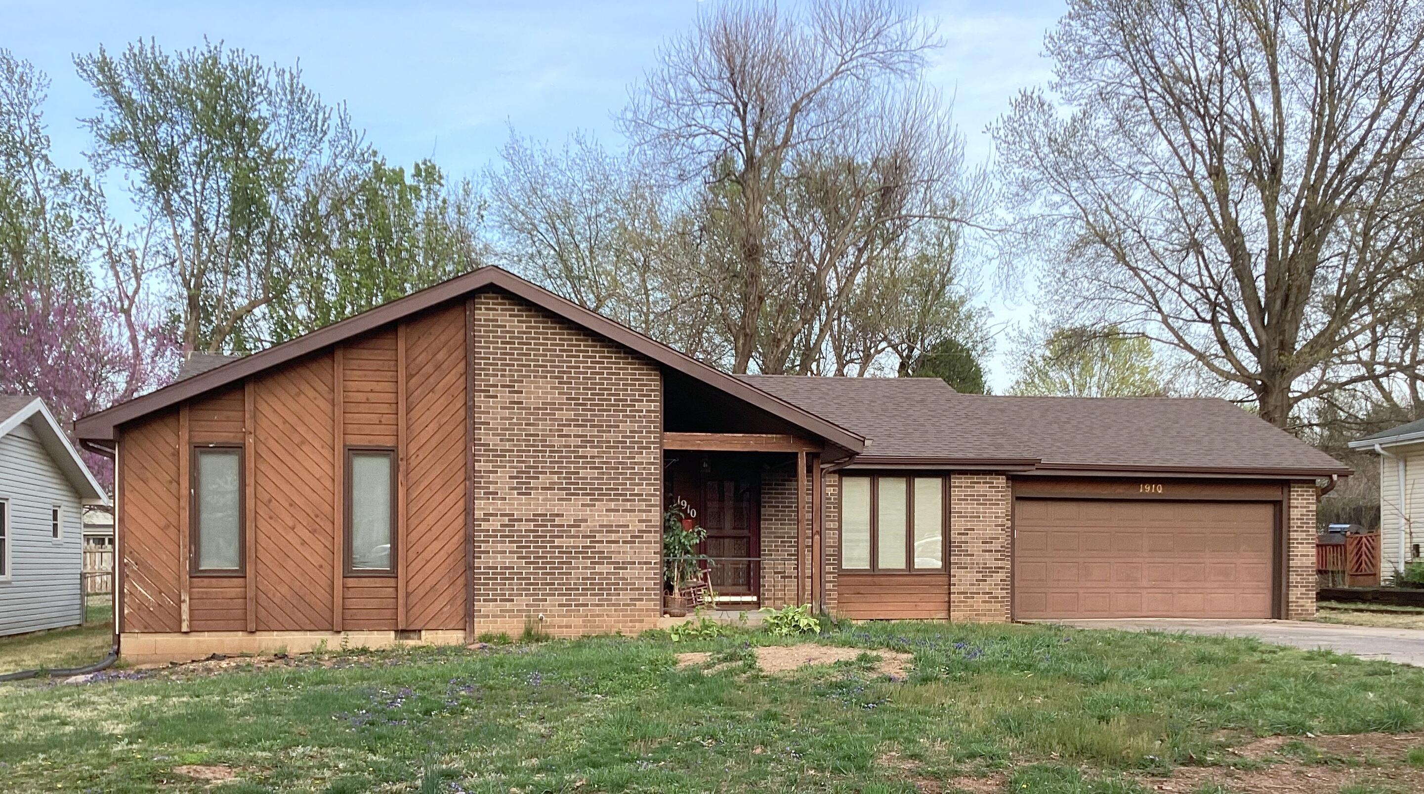 1910 South Kansas Avenue Springfield, MO 65807 - Photo 1 of 1 IMG_1349