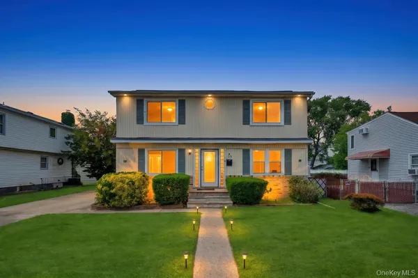 $948,888 | 15 Farm Lane, Hicksville, NY 11801