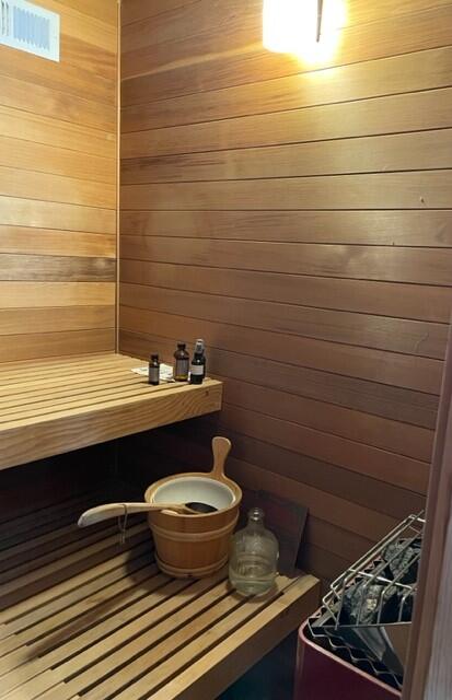 3565 Dodson Road Medford, OR 97504 - Photo 29 of 55 Sauna