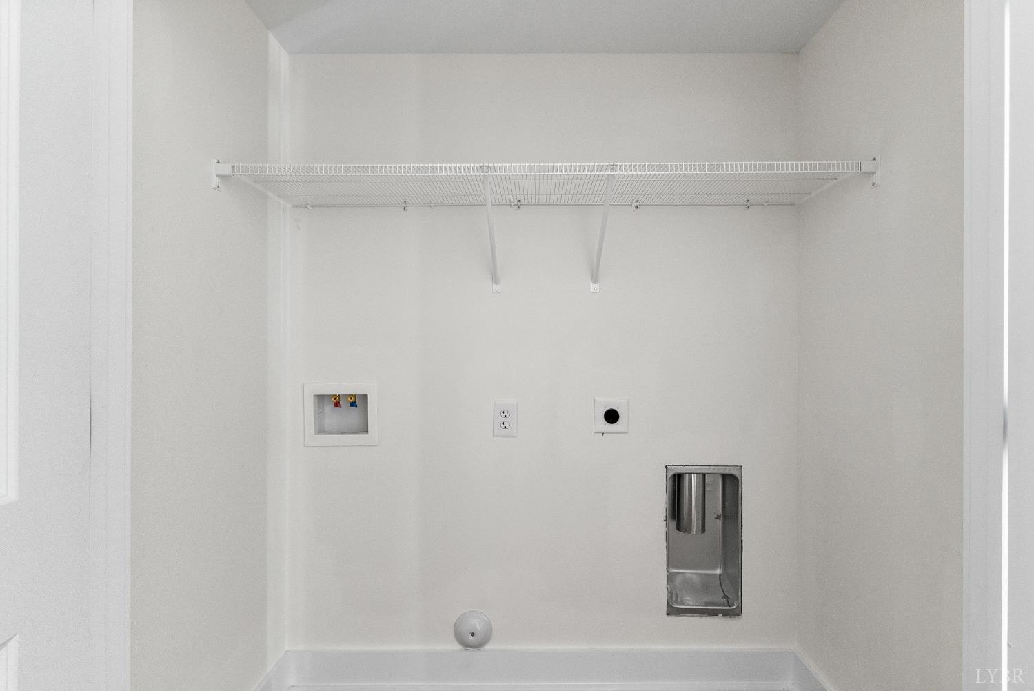 10 Madison Avenue Danville, VA 24540 - Photo 38 of 44 a bathroom with a bathtub