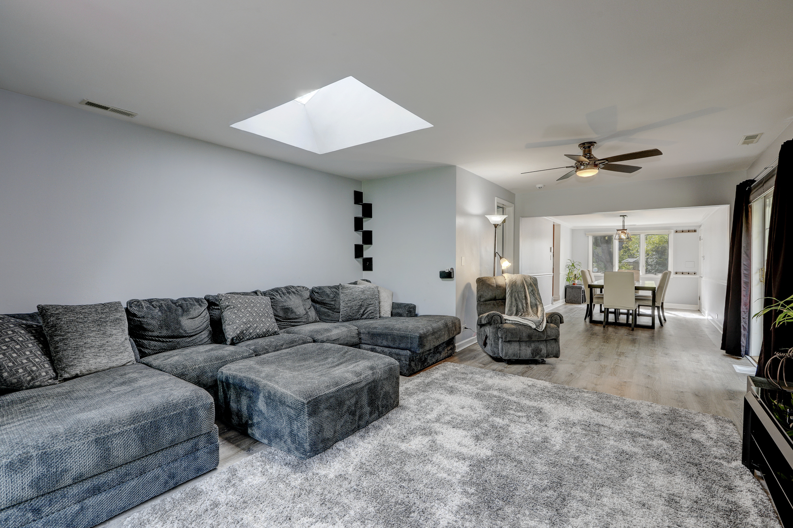 3 Manor Road Lake Zurich, IL 60047 - Photo 12 of 35 a living room with furniture