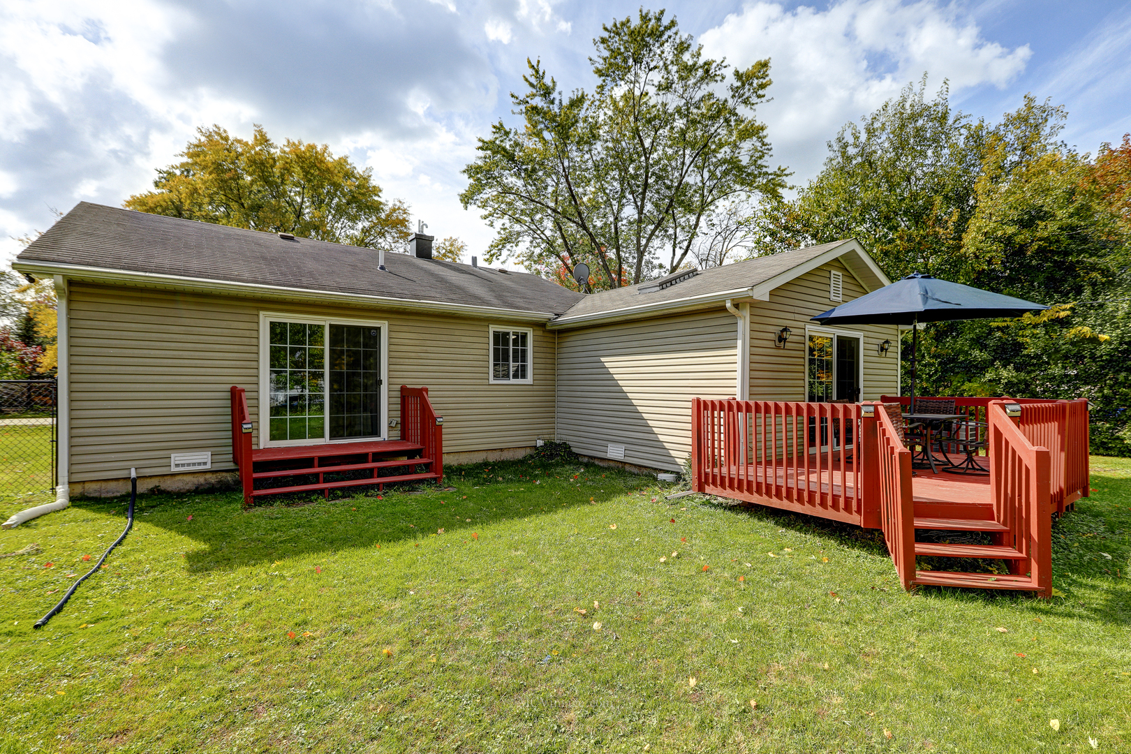 3 Manor Road Lake Zurich, IL 60047 - Photo 21 of 35 a view of a house with a backyard