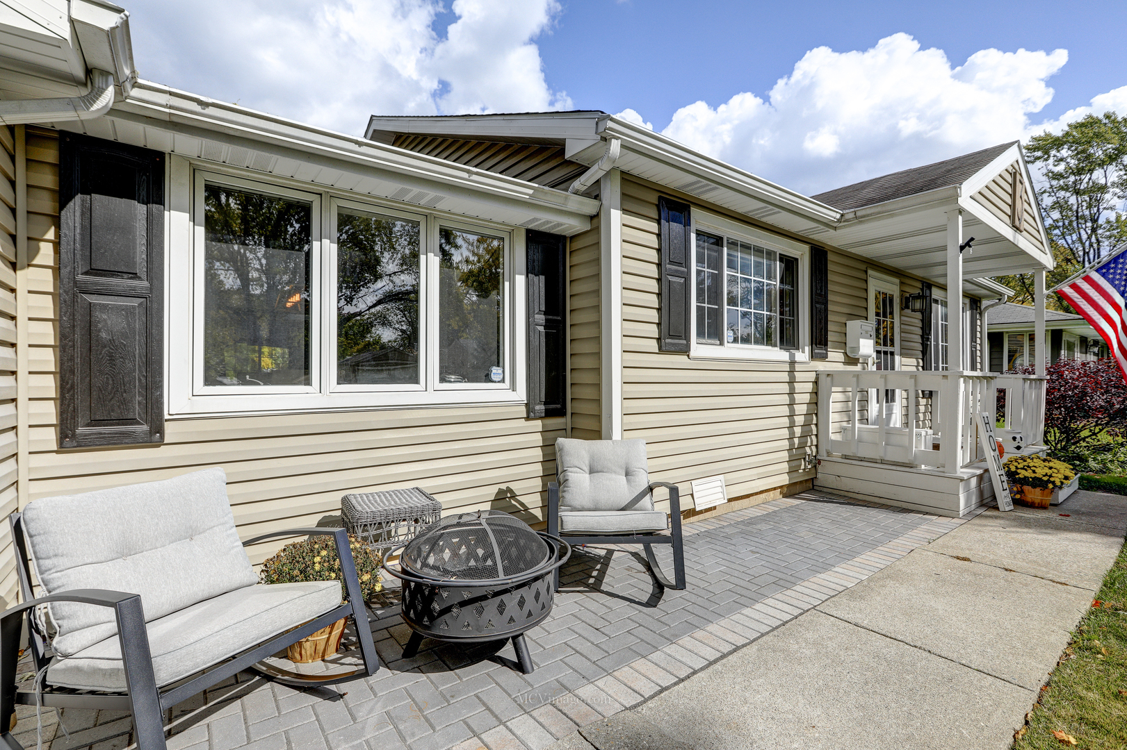 3 Manor Road Lake Zurich, IL 60047 - Photo 3 of 35 a view of a patio with table and chairs and wooden fence