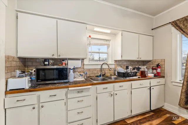 $310,000 | 8 East Arthur Avenue, Glenns Ferry, ID 83623