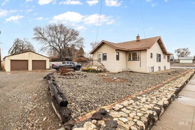 $310,000 | 8 East Arthur Avenue, Glenns Ferry, ID 83623