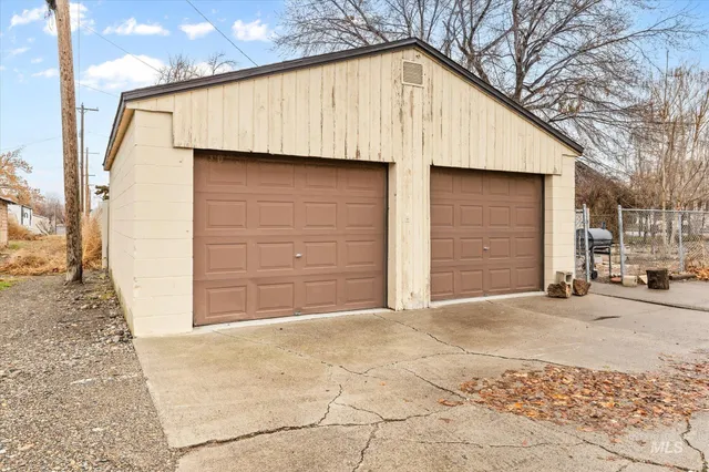 $310,000 | 8 East Arthur Avenue, Glenns Ferry, ID 83623