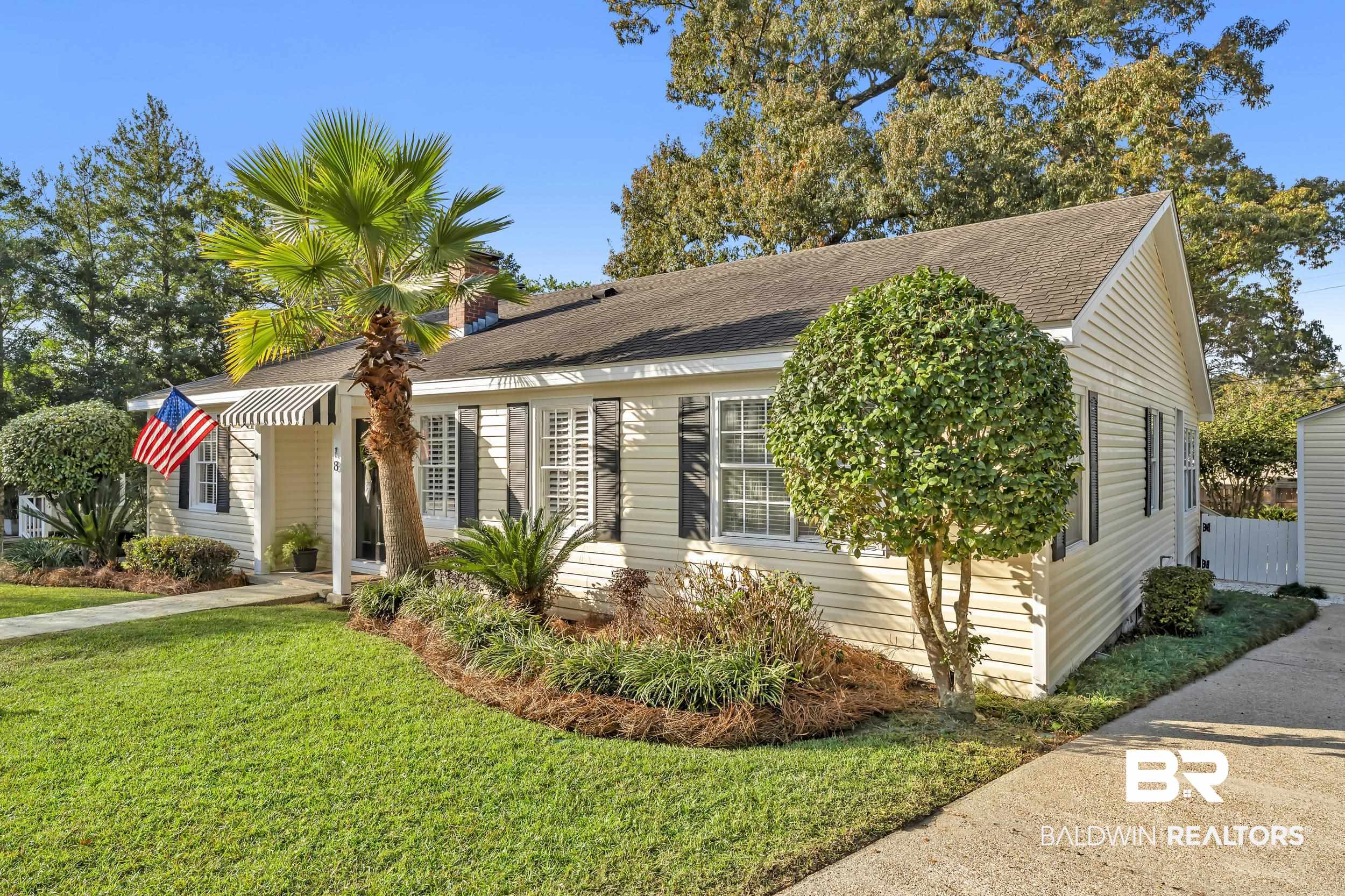 18 York Place Mobile, AL 36608 - Photo 2 of 27 View of front of home with a shingled roof and a front lawn