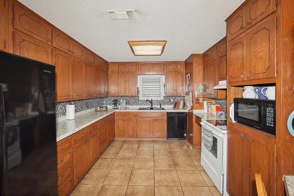 $330,000 | 1201 Purnell Avenue, Stratford, TX 79084