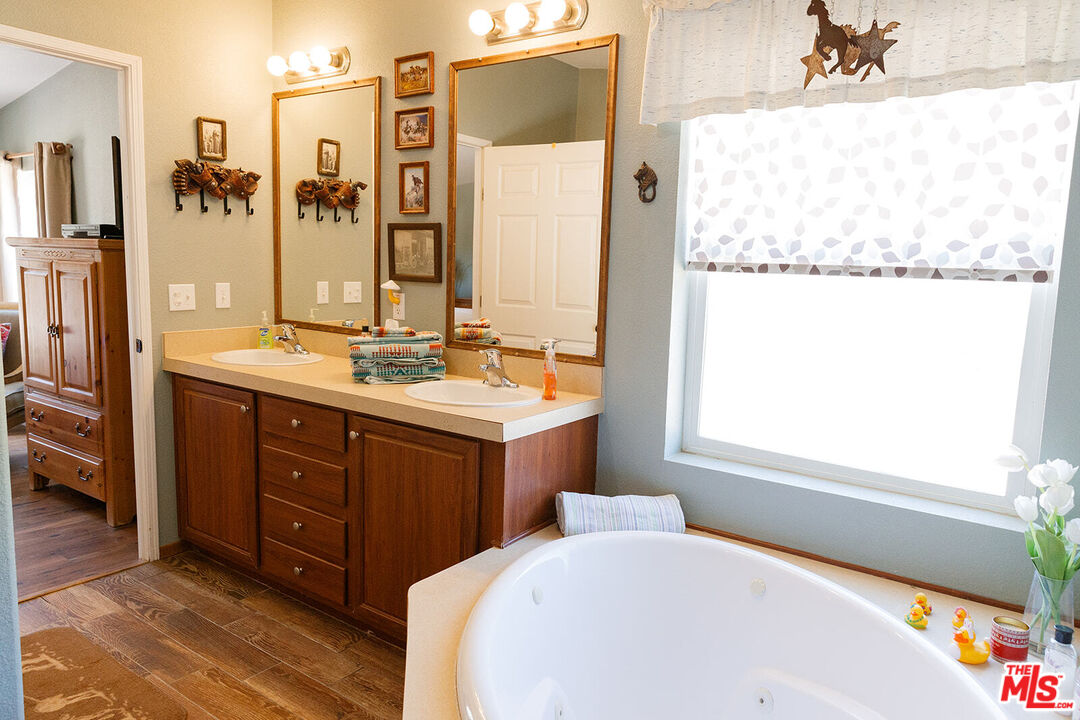 55626 Pipes Canyon Road Yucca Valley, CA 92284 - Photo 45 of 61 a bathroom with a tub sink and mirror