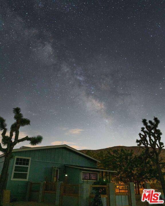 55626 Pipes Canyon Road Yucca Valley, CA 92284 - Photo 61 of 61 a view of a balcony