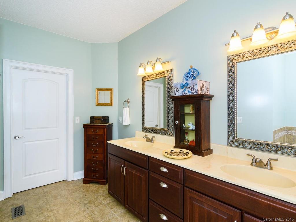 201 Whitaker Road Fairview, NC 28730 - Photo 17 of 24 Gallery Image 17