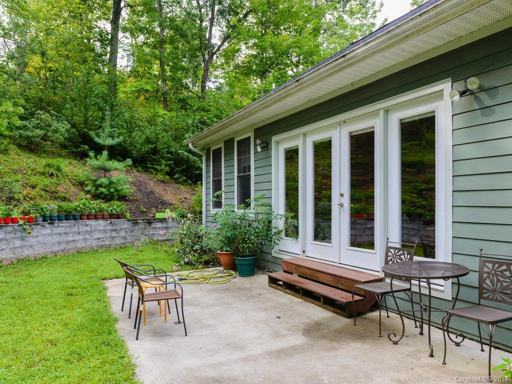 201 Whitaker Road Fairview, NC 28730 - Photo 4 of 24 Gallery Image 4
