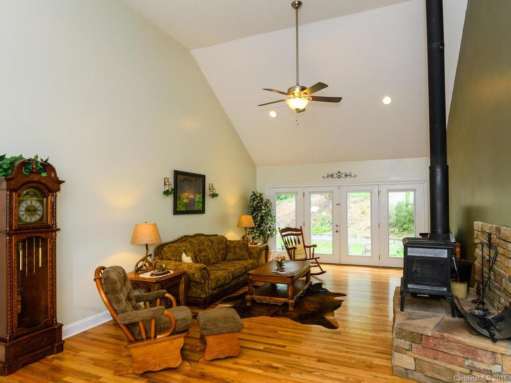 201 Whitaker Road Fairview, NC 28730 - Photo 5 of 24 Gallery Image 5