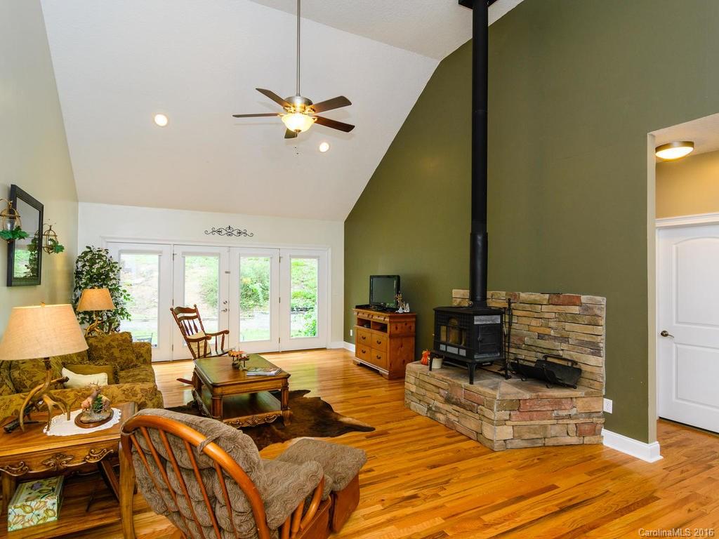 201 Whitaker Road Fairview, NC 28730 - Photo 6 of 24 Gallery Image 6
