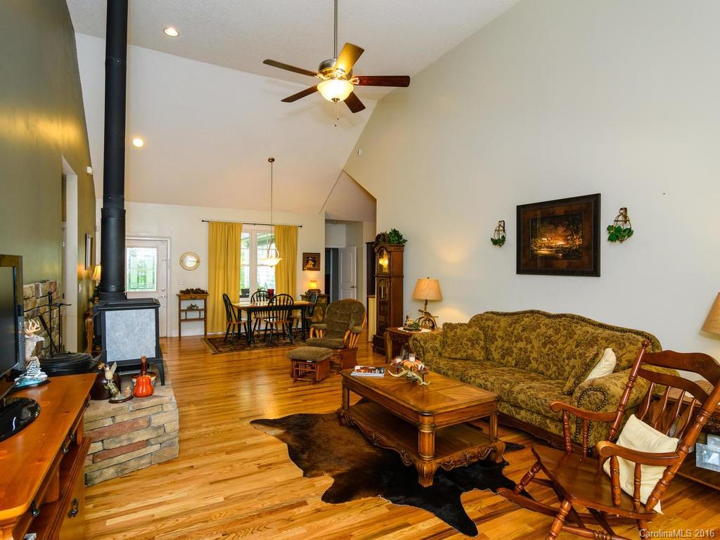 201 Whitaker Road Fairview, NC 28730 - Photo 7 of 24 Gallery Image 7