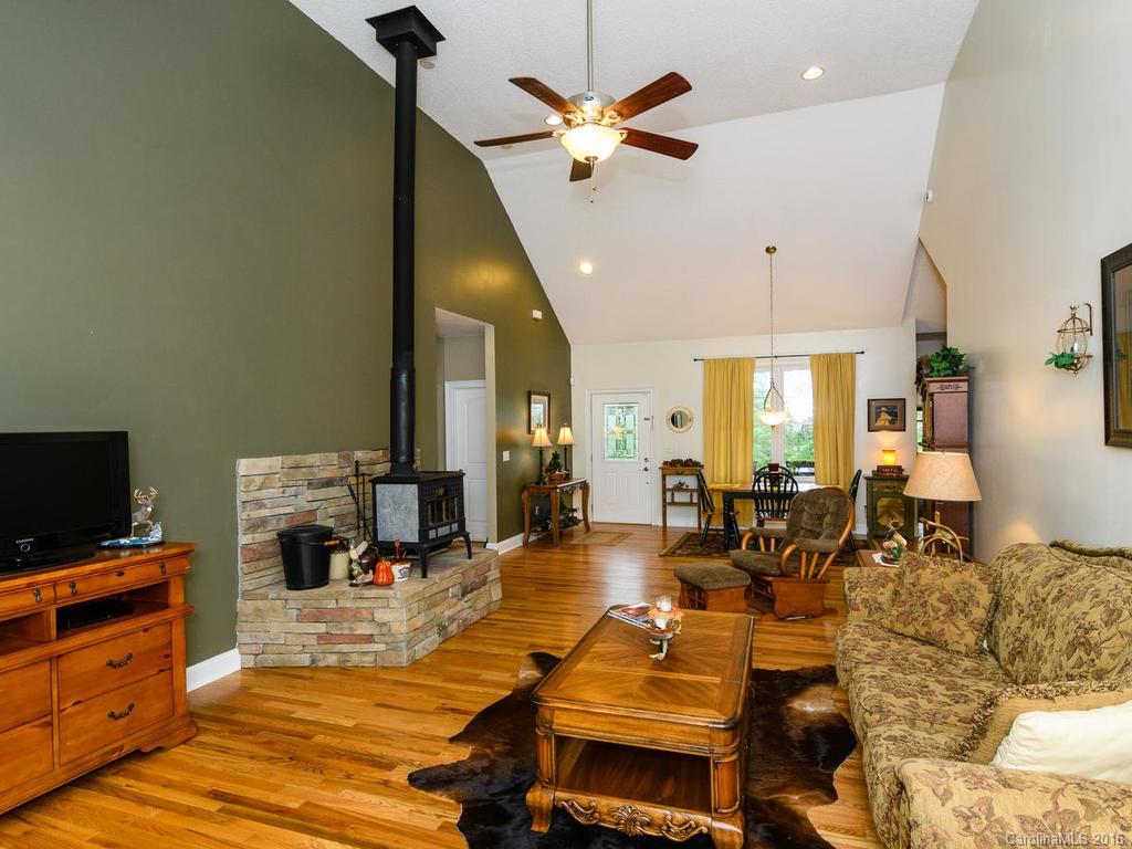 201 Whitaker Road Fairview, NC 28730 - Photo 8 of 24 Gallery Image 8