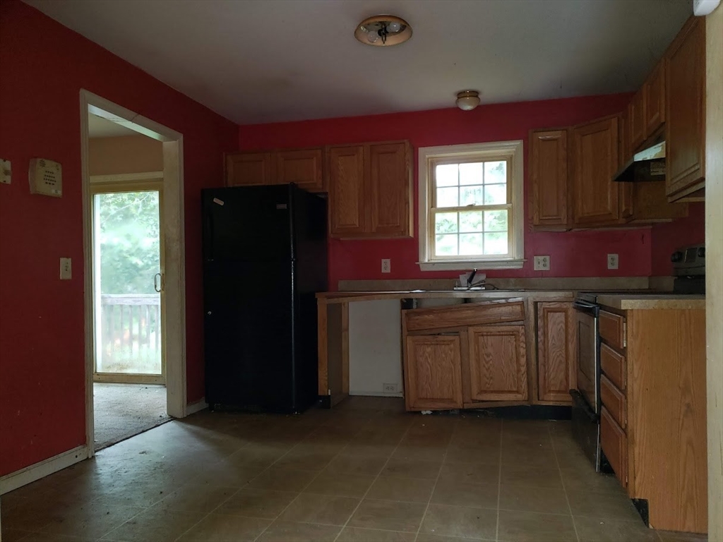 21 Spencer Road Oakham, MA 01068 - Photo 2 of 25 a kitchen with granite countertop a refrigerator and a sink