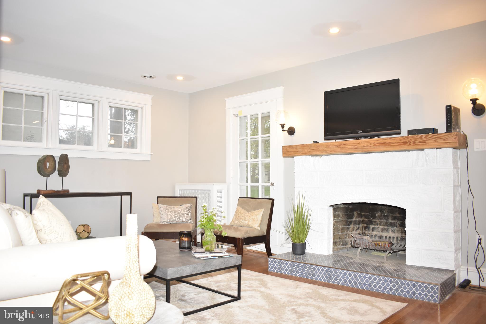 320 Strathmore Road Havertown, PA 19083 - Photo 14 of 39 Living room