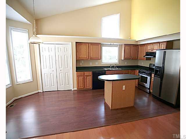 8301 Trumpetor Way Raleigh, NC 27613 - Photo 4 of 12