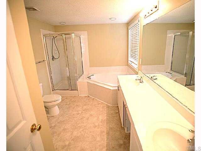 8301 Trumpetor Way Raleigh, NC 27613 - Photo 6 of 12