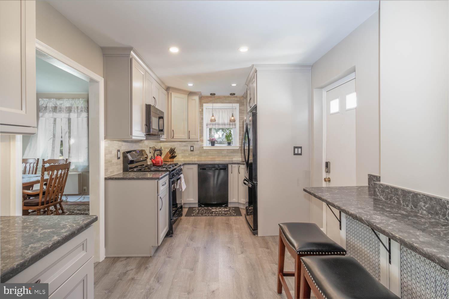 920 Rhawn Street Philadelphia, PA 19111 - Photo 12 of 32 Lots of counter and cabinet space
