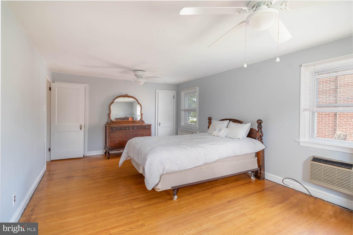 920 Rhawn Street Philadelphia, PA 19111 - Photo 18 of 32 Great hardwood floors